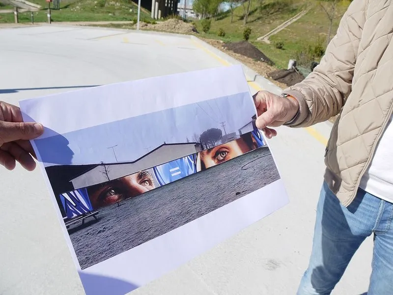 Foto 3 - Un nuevo mural decorar&aacute; la zona de recreo ubicada en la V&iacute;a Verde de Carbajosa