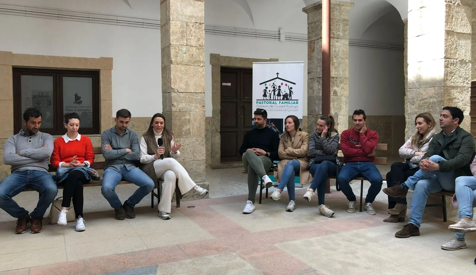 Foto 2 - Reunidos en sendos encuentros los futuros novios y los ni&ntilde;os de Primera Comuni&oacute;n de la Di&oacute;cesis