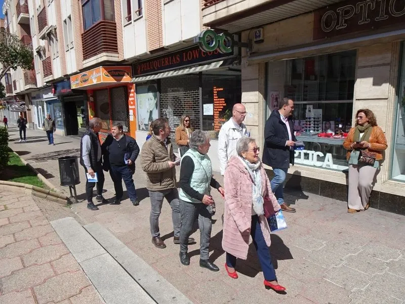 Los concejales del PP de Santa Marta, encabezados por el alcalde, David Mingo