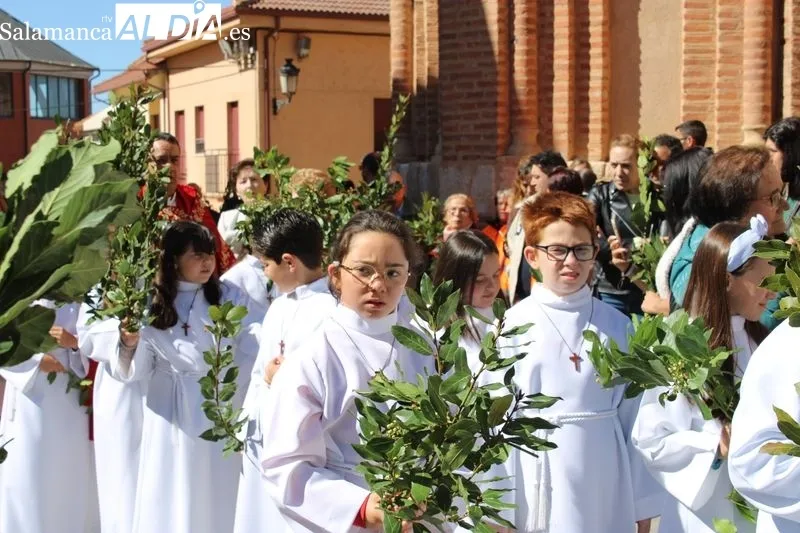 Foto 10 - Los m&aacute;s peque&ntilde;os encargados de inaugurar la Semana Santa de Alba de Tormes