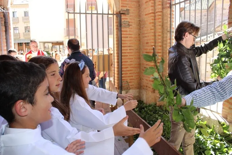 Foto 6 - Los m&aacute;s peque&ntilde;os encargados de inaugurar la Semana Santa de Alba de Tormes