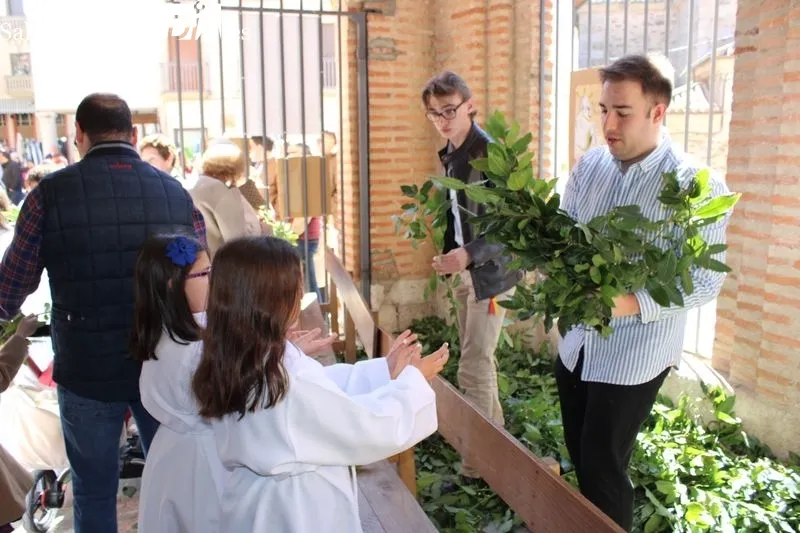 Foto 5 - Los m&aacute;s peque&ntilde;os encargados de inaugurar la Semana Santa de Alba de Tormes