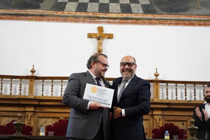 Foto 4 - El periodista y alumni Luis de Vega, galardonado con el Premio Mar&iacute;a Teresa Aubach de Comunicaci&oacute;n 2023