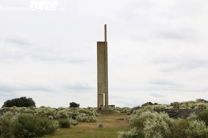 Monumento del escultor Ángel Mateos y que se incluye en la Ruta de Vía Oeste 