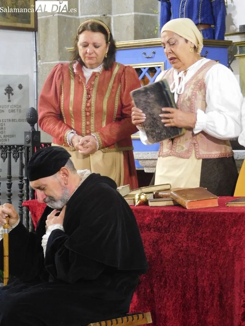 Éxito del grupo Lazarillo de Tormes en la representación de 'Buscando a Nebrija' en San Felices de los Gallegos