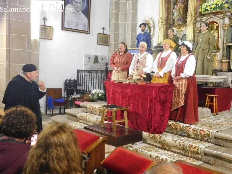 Éxito del grupo Lazarillo de Tormes en la representación de 'Buscando a Nebrija' en San Felices de los Gallegos