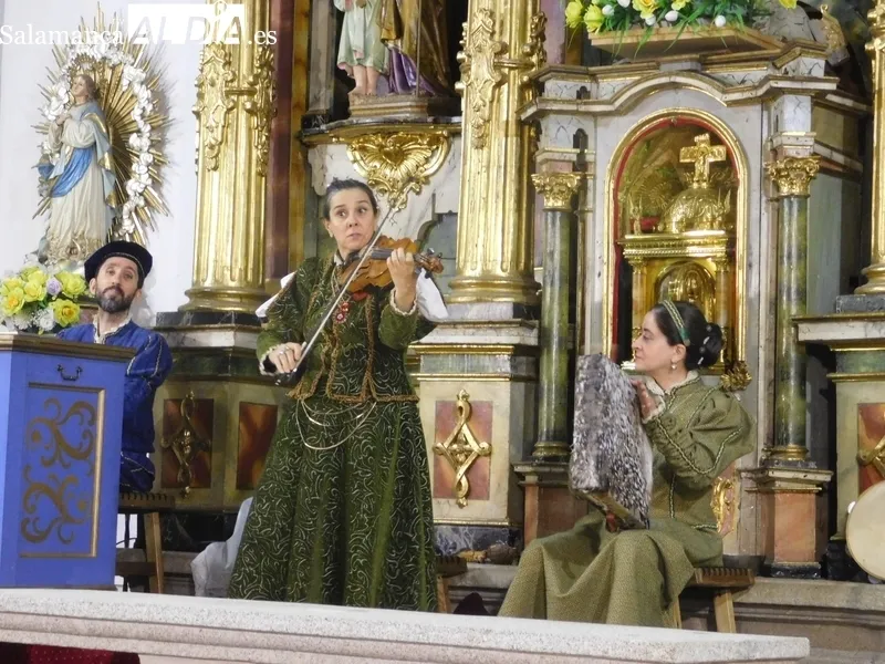 Éxito del grupo Lazarillo de Tormes en la representación de 'Buscando a Nebrija' en San Felices de los Gallegos