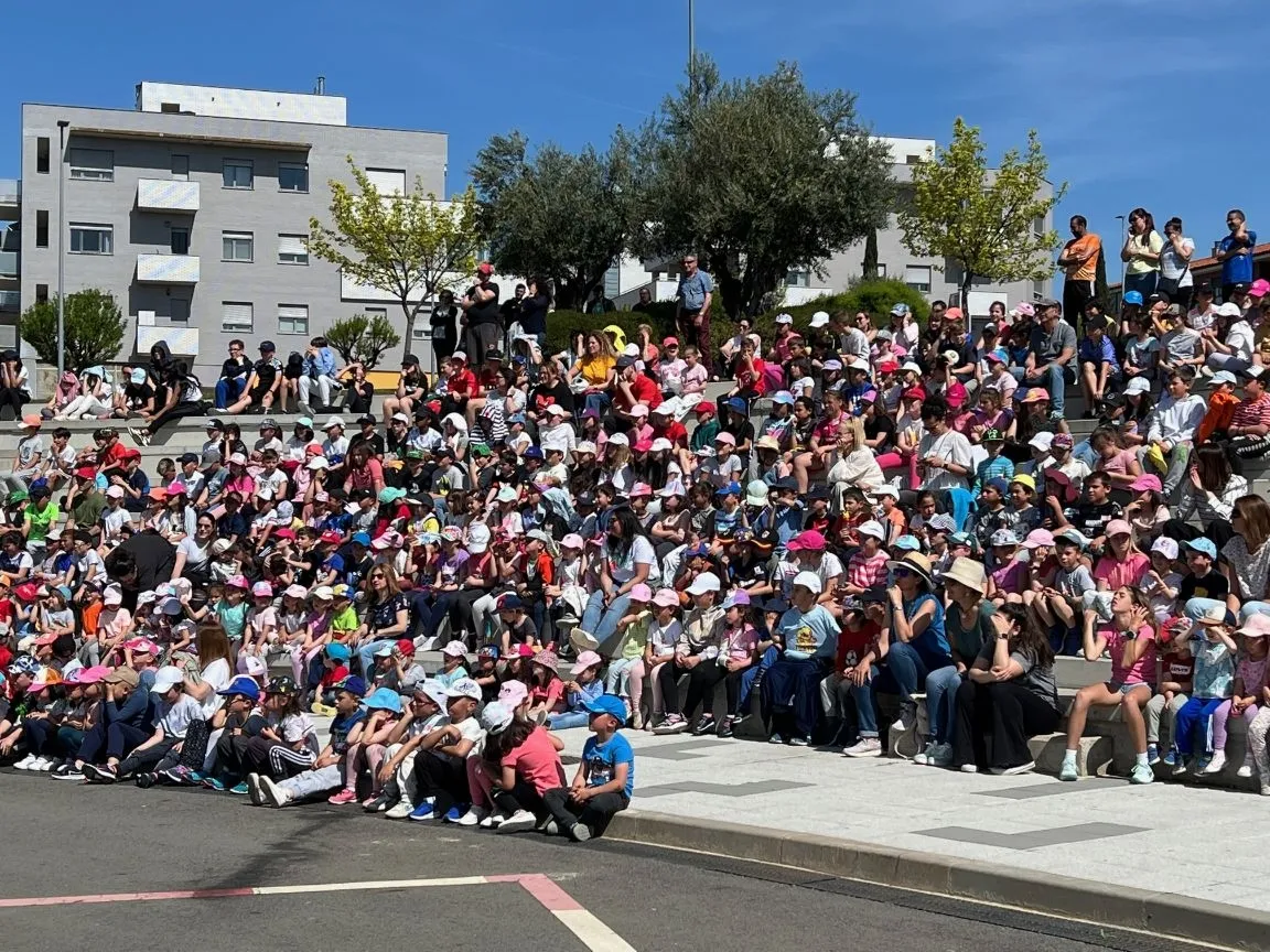 Foto 7 - Los 700 escolares de los colegios de Carbajosa disfrutan con 'Teatro en el recreo'