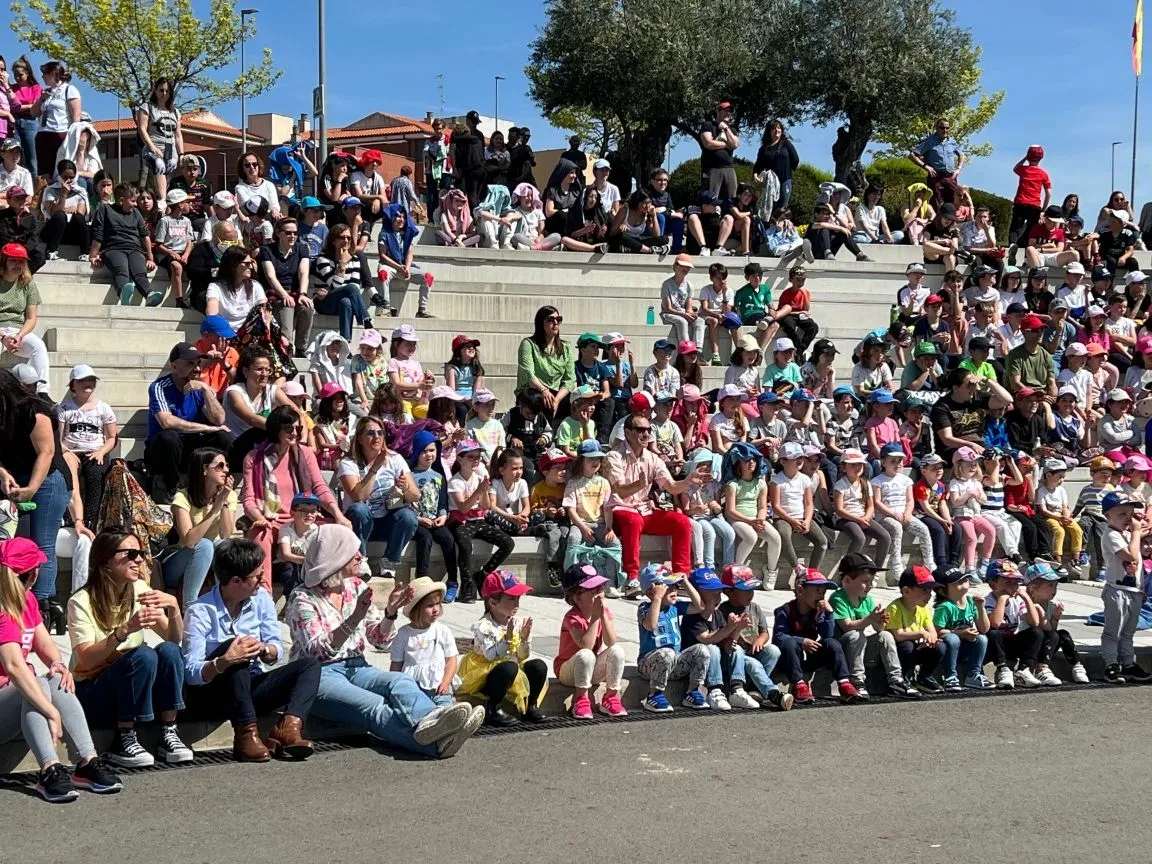 Foto 5 - Los 700 escolares de los colegios de Carbajosa disfrutan con 'Teatro en el recreo'