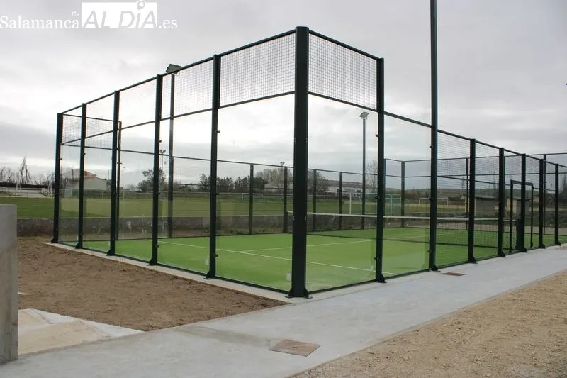 Foto 5 - Emilio Arroita visita la renovaci&oacute;n de las instalaciones deportivas de la zona de La Dehesa&nbsp;