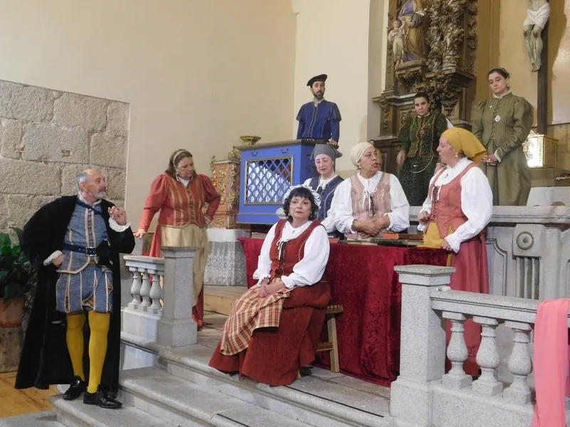 El grupo de teatro 'Lazarillo de Tormes' interpreta en Villaseco de los Reyes la obra 'Buscando a Nebrija'