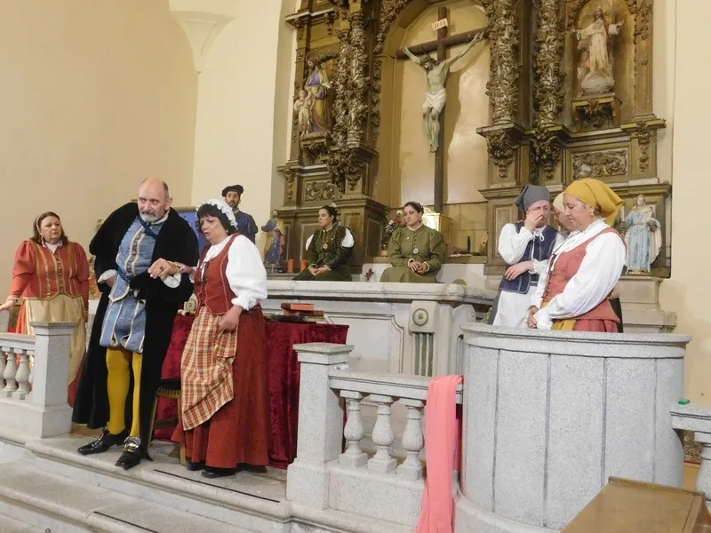 El grupo de teatro 'Lazarillo de Tormes' interpreta en Villaseco de los Reyes la obra 'Buscando a Nebrija'