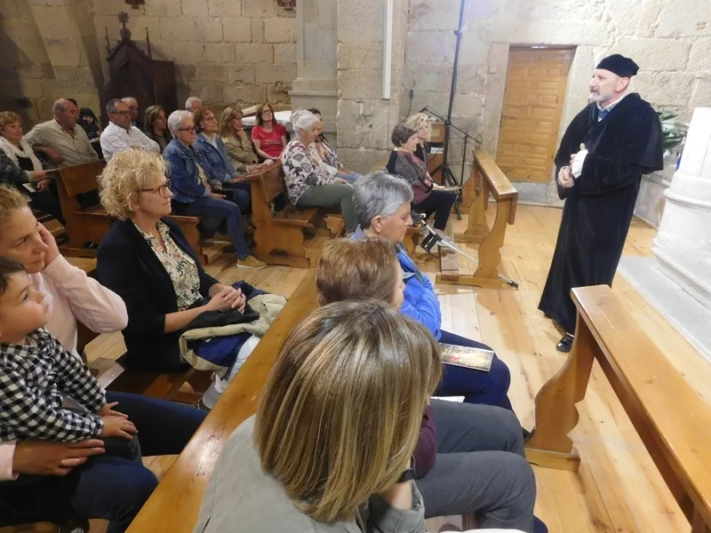 El grupo de teatro 'Lazarillo de Tormes' interpreta en Villaseco de los Reyes la obra 'Buscando a Nebrija'