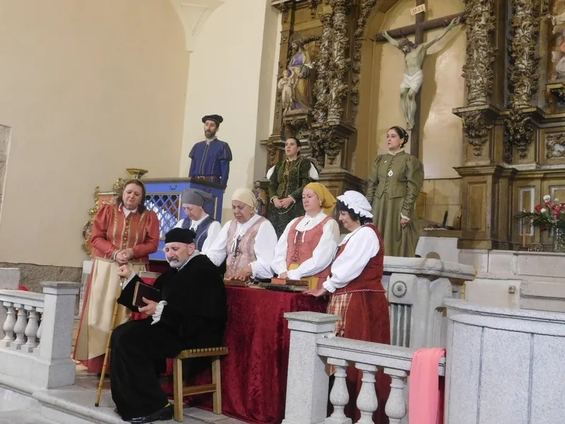 El grupo de teatro 'Lazarillo de Tormes' interpreta en Villaseco de los Reyes la obra 'Buscando a Nebrija'