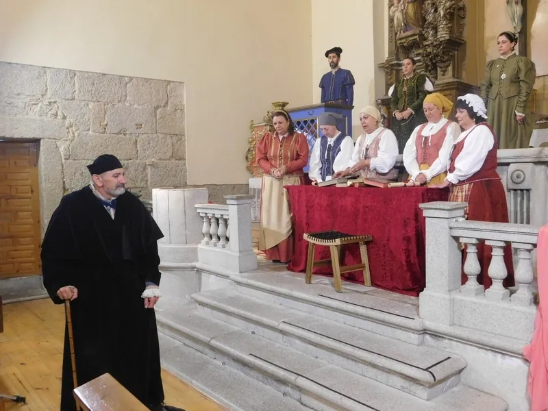 El grupo de teatro 'Lazarillo de Tormes' interpreta en Villaseco de los Reyes la obra 'Buscando a Nebrija'