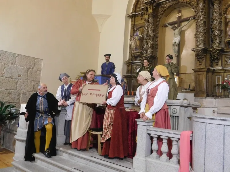 El grupo de teatro 'Lazarillo de Tormes' interpreta en Villaseco de los Reyes la obra 'Buscando a Nebrija'