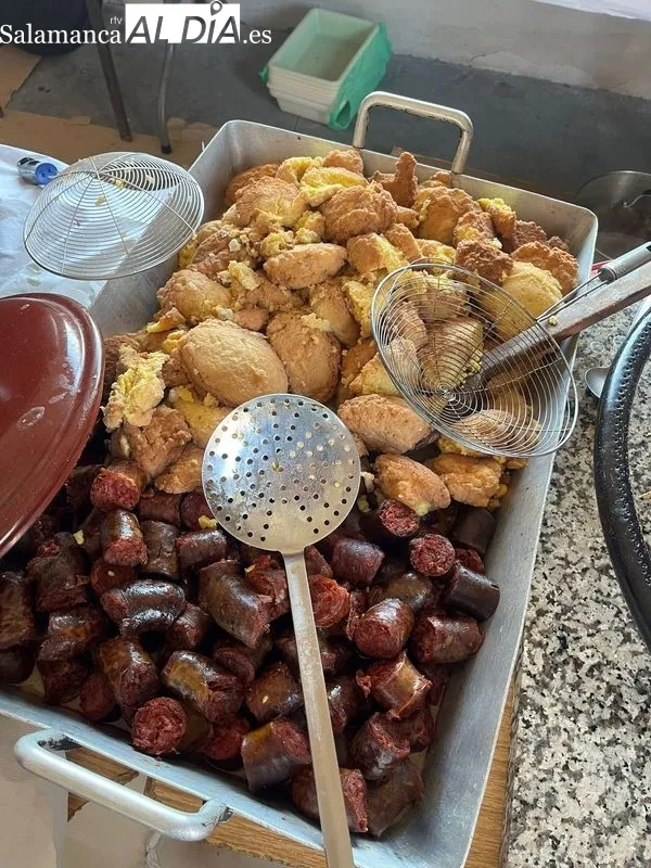 Los vecinos de Gejo de los Reyes disfrutan de un completo cocido en buena compañía