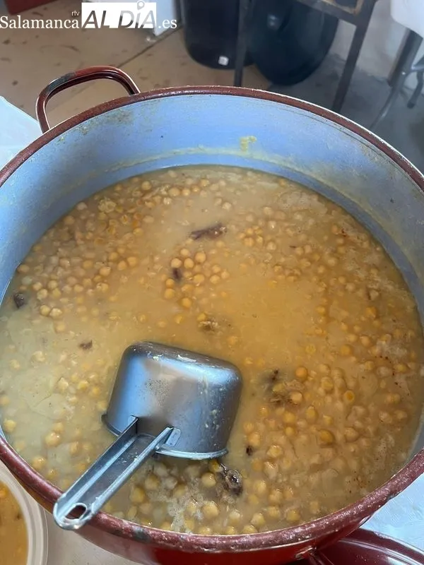 Los vecinos de Gejo de los Reyes disfrutan de un completo cocido en buena compañía