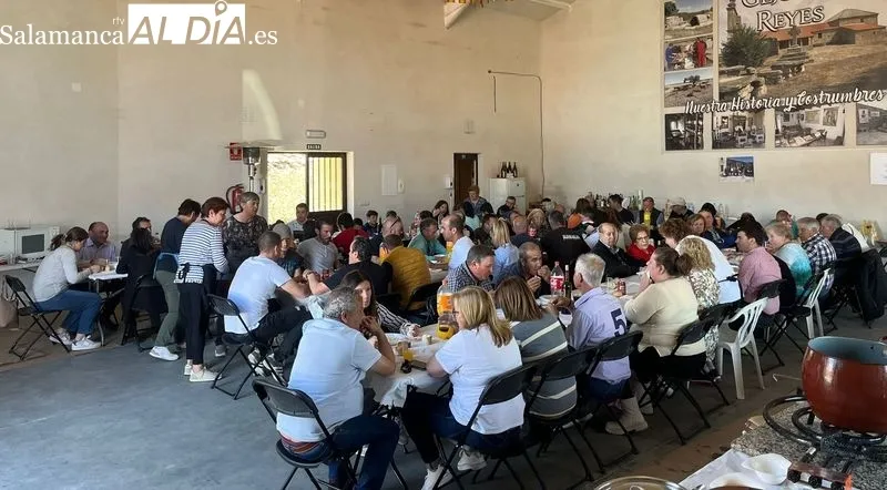 Los vecinos de Gejo de los Reyes disfrutan de un completo cocido en buena compañía