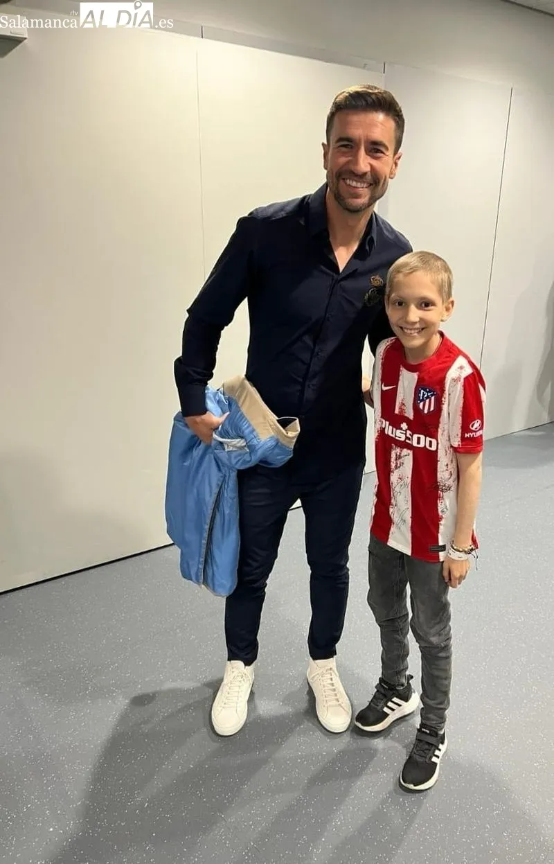 Galería de imágenes de la 'Princesa Guerrera Futbolera' con la gente del Atleti / Fotos: M4RÍA