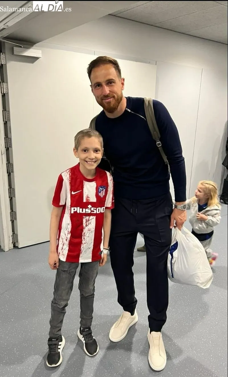 Galería de imágenes de la 'Princesa Guerrera Futbolera' con la gente del Atleti / Fotos: M4RÍA