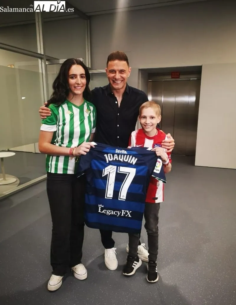 Galería de imágenes de la 'Princesa Guerrera Futbolera' con la gente del Atleti / Fotos: M4RÍA