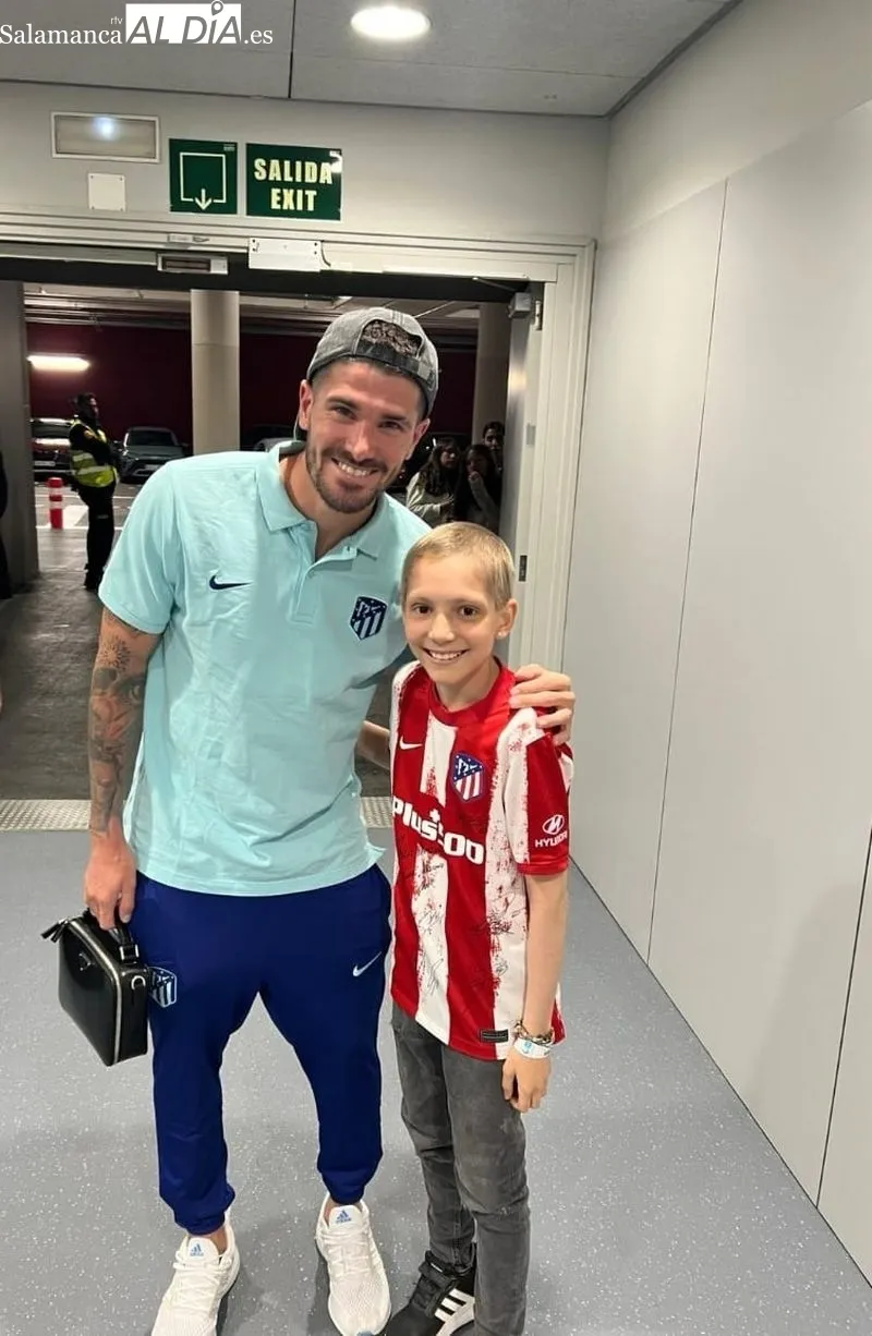 Galería de imágenes de la 'Princesa Guerrera Futbolera' con la gente del Atleti / Fotos: M4RÍA