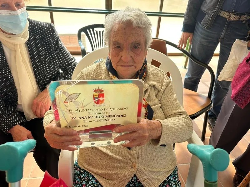 María rico estuvo acompañada de algunos de sus familiares, además de compañeros en la residencia / FOTOS: VIRGINIA GONZÁLEZ