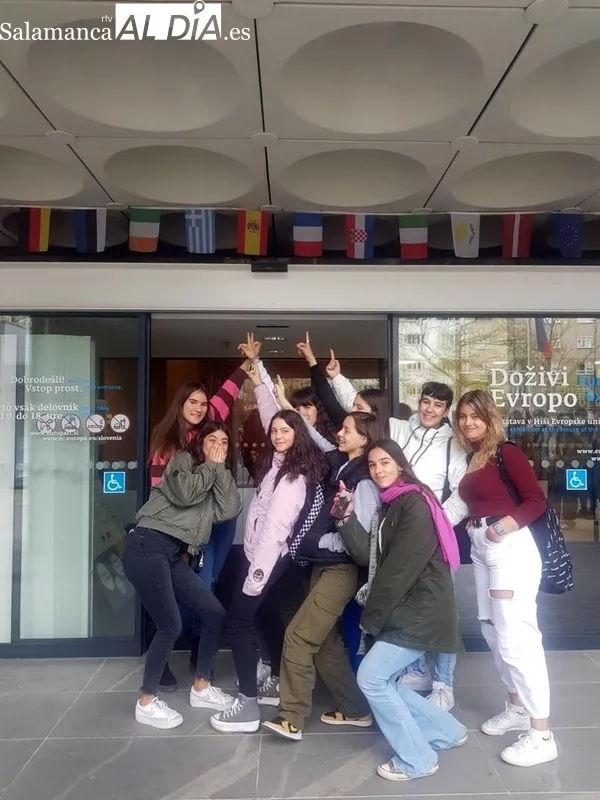 Alumnos del IES Campo Charro en su última movilidad de este Erasmus  en Eslovenia, junto a alumnos del instituto Gimnasio Antonio Sema Piran de ese país