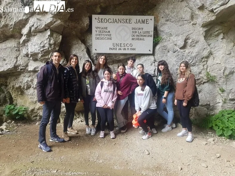 Alumnos del IES Campo Charro en su última movilidad de este Erasmus  en Eslovenia, junto a alumnos del instituto Gimnasio Antonio Sema Piran de ese país