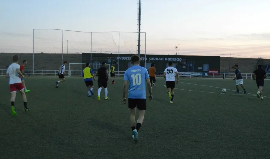 Foto 2 - La UD Mirobrigense inicia su andadura sobre el c&eacute;sped