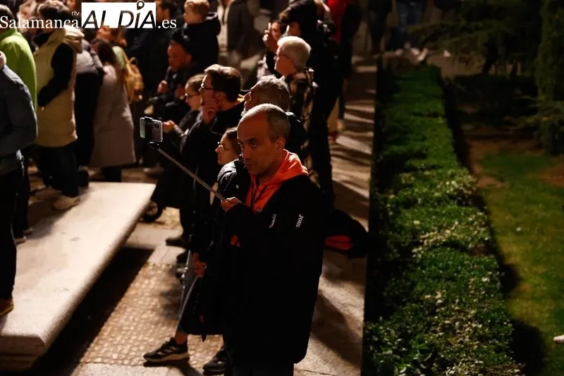 Foto 7 - Solemne y conmovedora procesi&oacute;n del Cristo Yacente