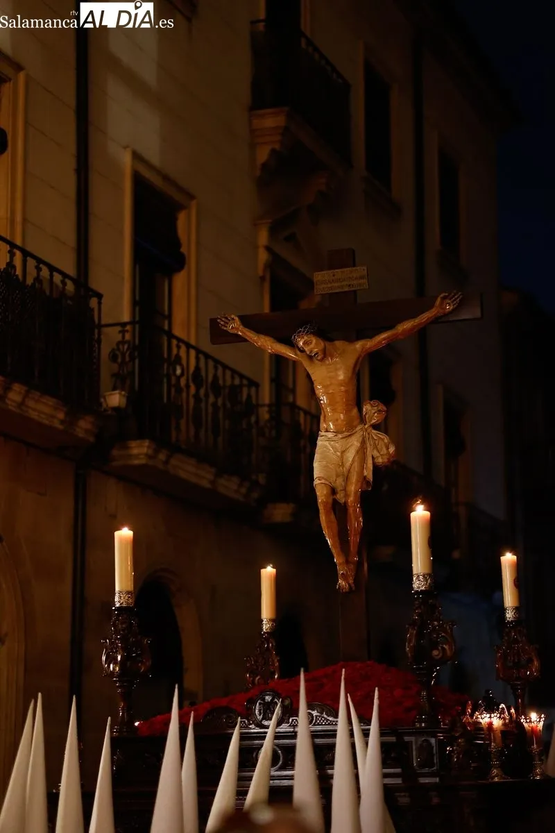 Foto 15 - Solemne y conmovedora procesi&oacute;n del Cristo Yacente