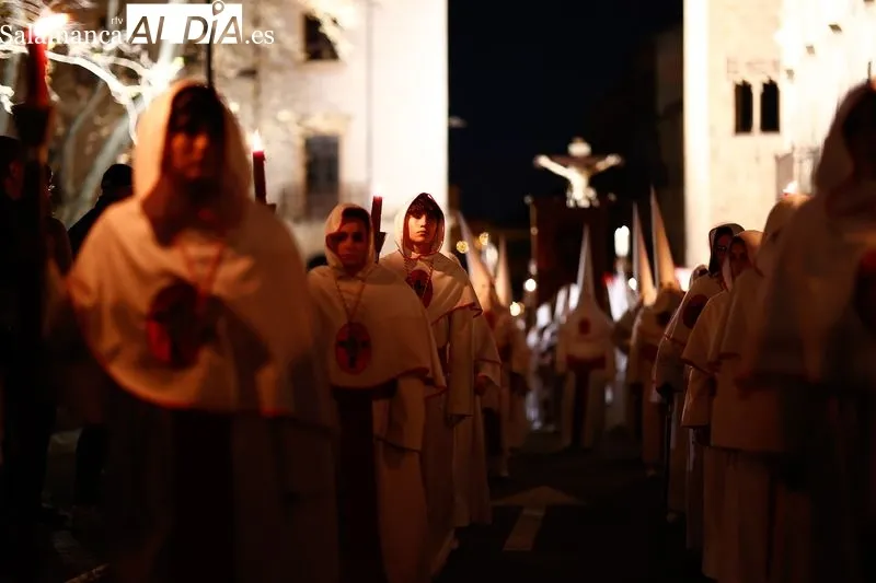 Foto 13 - Solemne y conmovedora procesi&oacute;n del Cristo Yacente