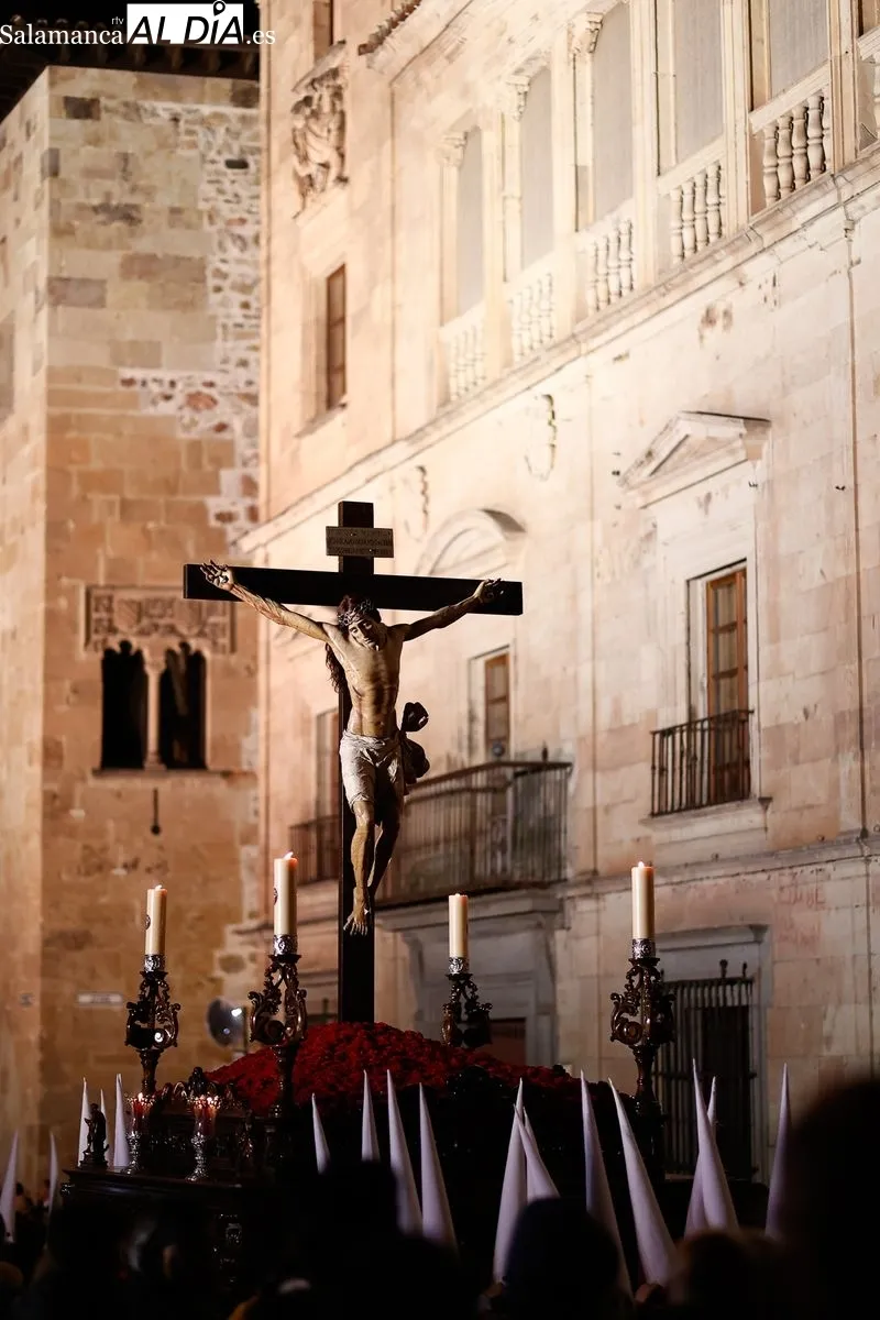 Foto 12 - Solemne y conmovedora procesi&oacute;n del Cristo Yacente