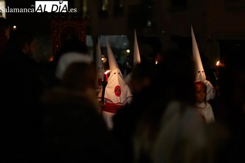 Foto 9 - Solemne y conmovedora procesi&oacute;n del Cristo Yacente