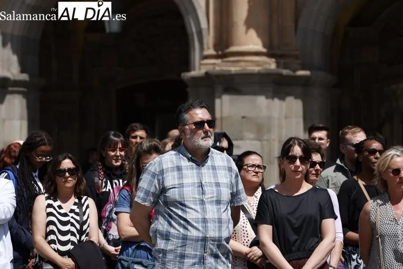 Homenaje en la Plaza Mayor a la profesora de español asesinada en Francia