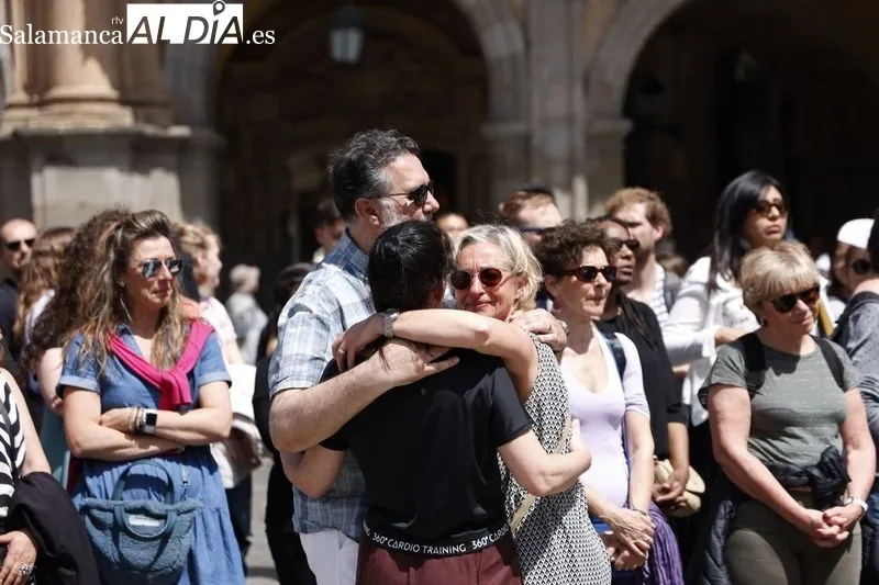 Homenaje en la Plaza Mayor a la profesora de español asesinada en Francia