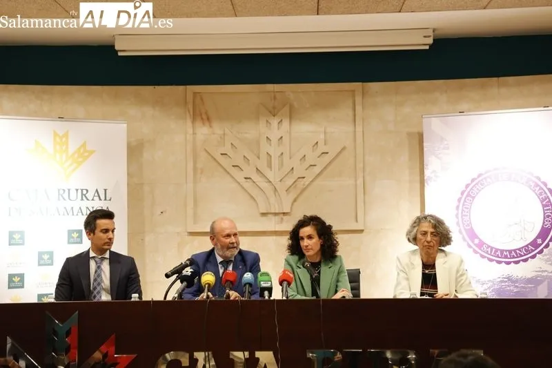 Firma del convenio entre Caja Rural de Salamanca y el Colegio Oficial de Farmacéuticos de Salamanca