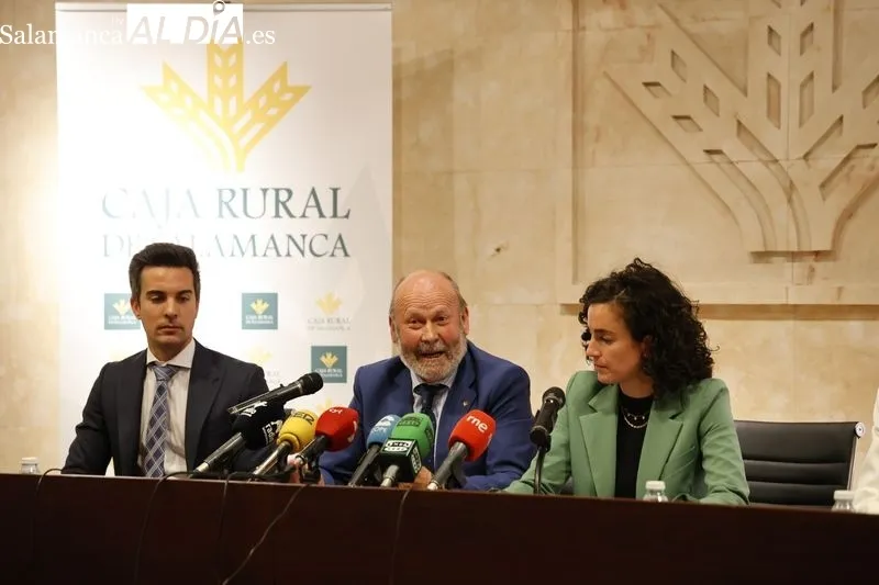 Firma del convenio entre Caja Rural de Salamanca y el Colegio Oficial de Farmacéuticos de Salamanca