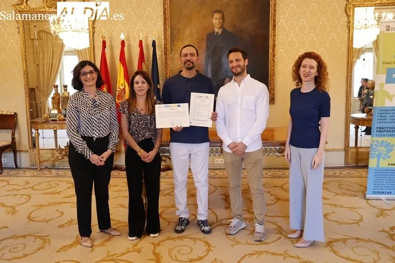 Entrega en el Ayuntamiento de diplomas del Curso de Atención Sociosanitaria del CEFOL. Foto de David Sañudo