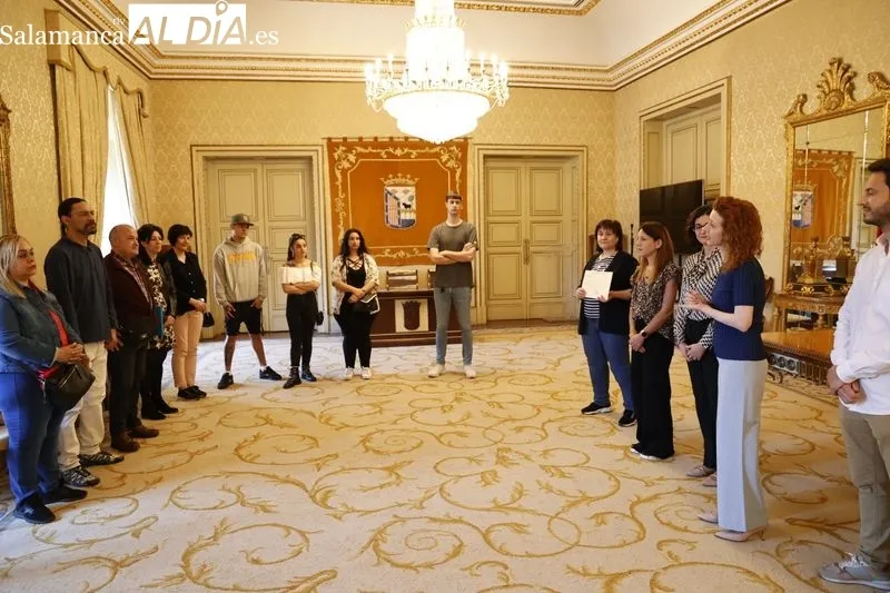 Entrega en el Ayuntamiento de diplomas del Curso de Atención Sociosanitaria del CEFOL. Foto de David Sañudo