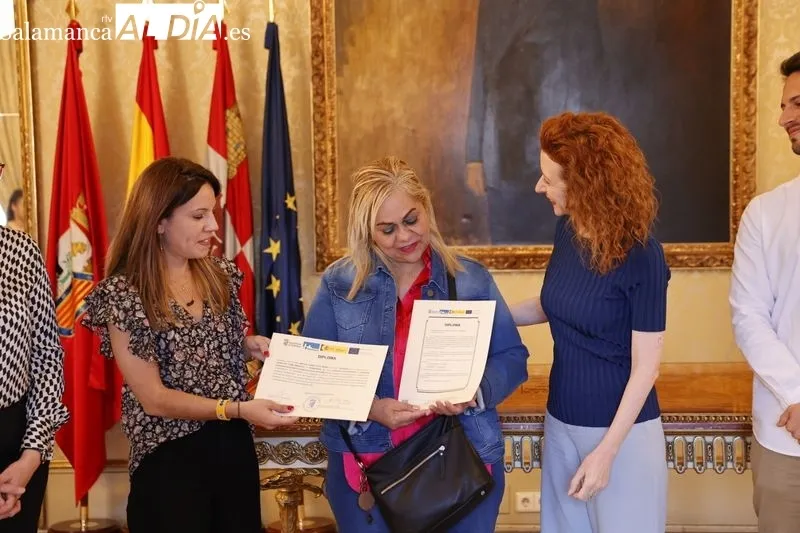 Entrega en el Ayuntamiento de diplomas del Curso de Atención Sociosanitaria del CEFOL. Foto de David Sañudo