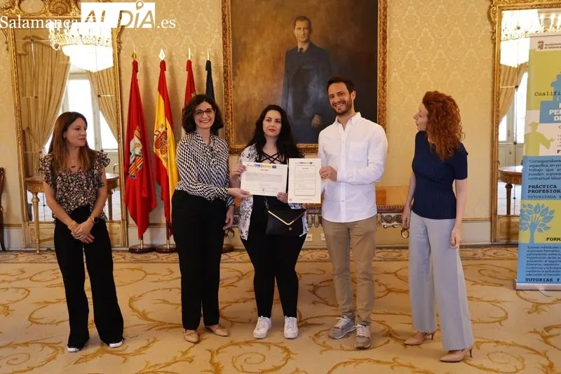 Entrega en el Ayuntamiento de diplomas del Curso de Atención Sociosanitaria del CEFOL. Foto de David Sañudo