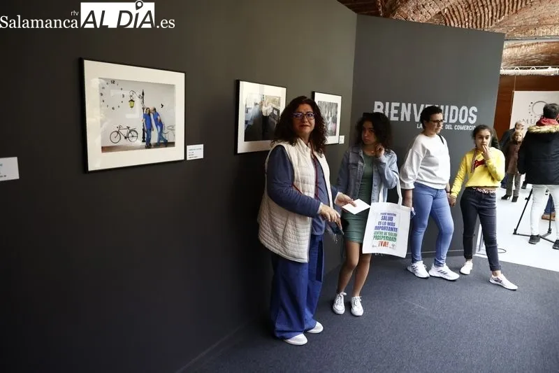 El Museo del Comercio acoge la exposición fotográfica 'Bienvenidos. La calidez del comercio' con obras de José Antonio Porteros. Foto de David Sañudo