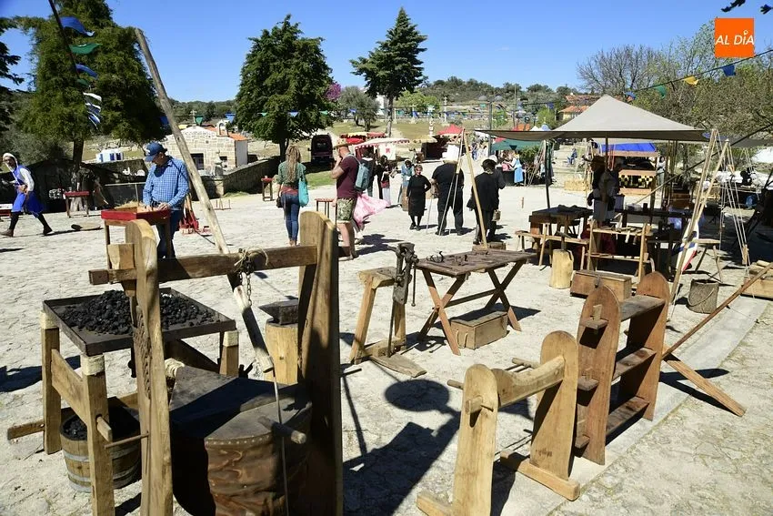 Foto 12 - Cientos de personas de los dos lados de la Raya disfrutan de la Feria Medieval de Castelo Mendo