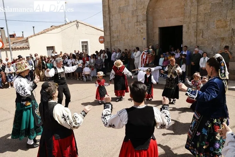 Bailes charros en la última jornada de las fiestas en Doñinos de Salamanca. Foto de David Sañudo