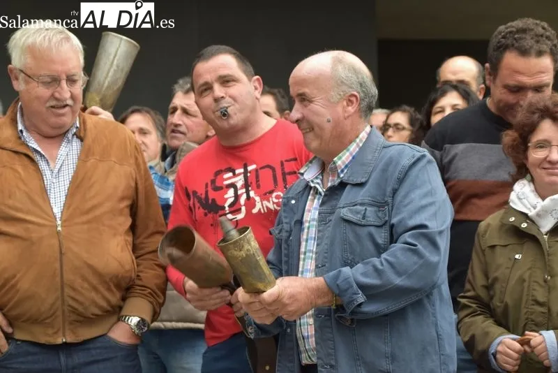 Concentración y protestas de ganaderos frente a la Delegación de la Junta | FOTOS: Vanesa Martins 