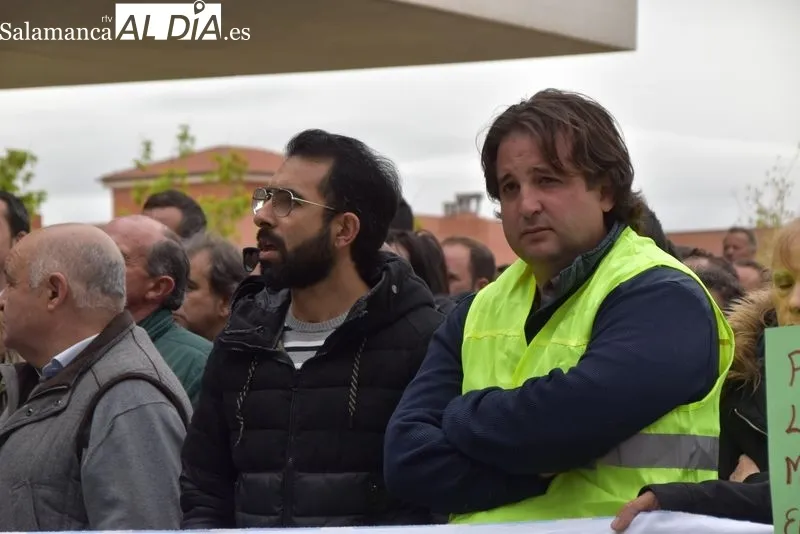 Concentración y protestas de ganaderos frente a la Delegación de la Junta | FOTOS: Vanesa Martins 