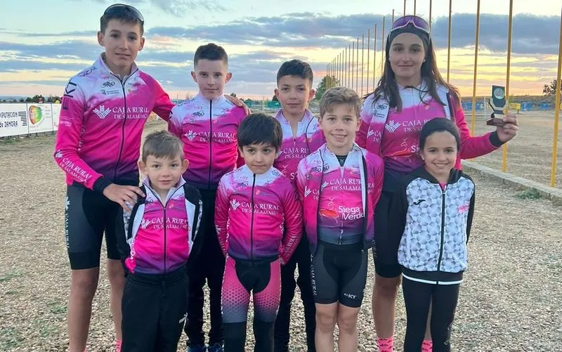 Equipo de Escuelas del Club Ciclista Promesal en Coreses (Zamora), en la Copa de Escuelas de BTT de Castilla y León